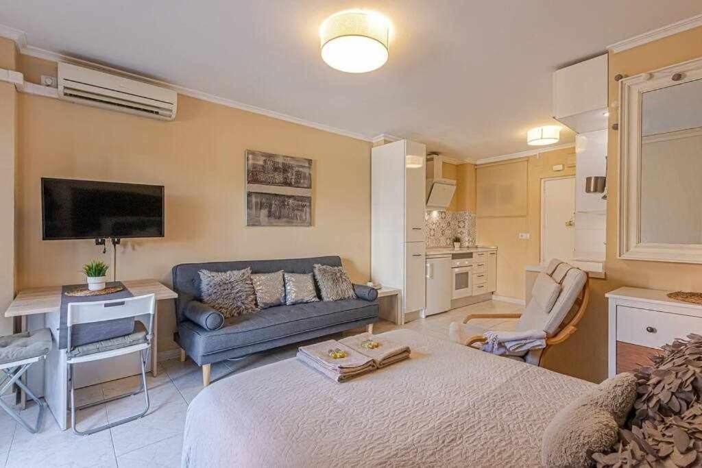 797 Holiday Rentals - Equipado Estudio Cerca Del Parque La Paloma بينالماذينا المظهر الخارجي الصورة